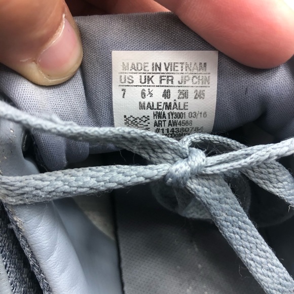 Adidas lace up sneaker - Picture 6 of 9